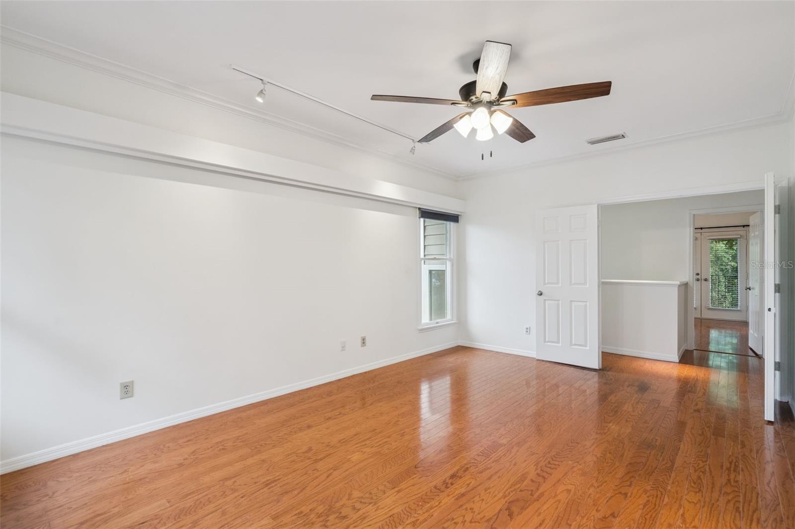 Image 6 of 31 For 619 Broadway Avenue 8
