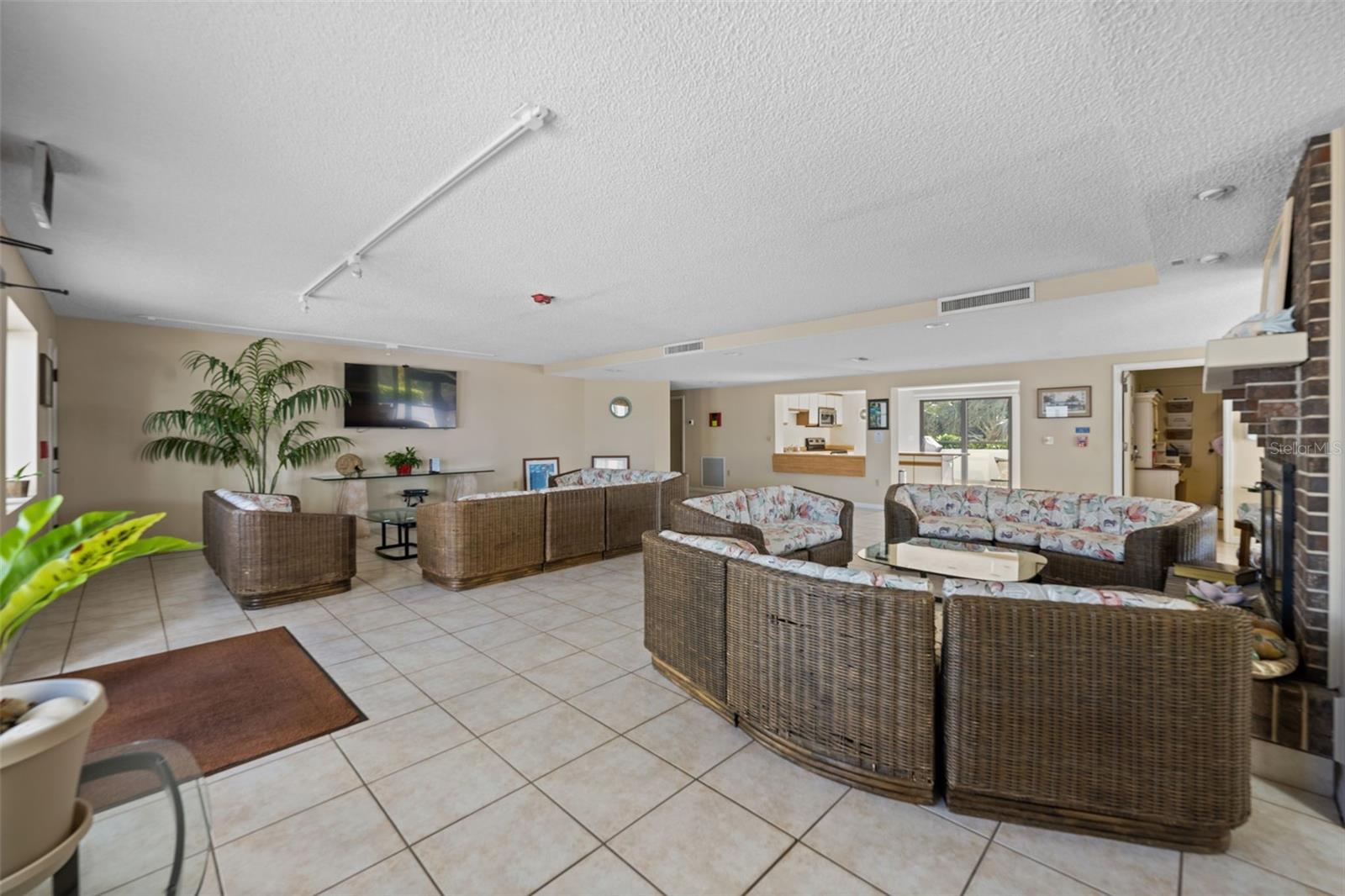 Image 31 of 43 For 5255 Atlantic Avenue 802