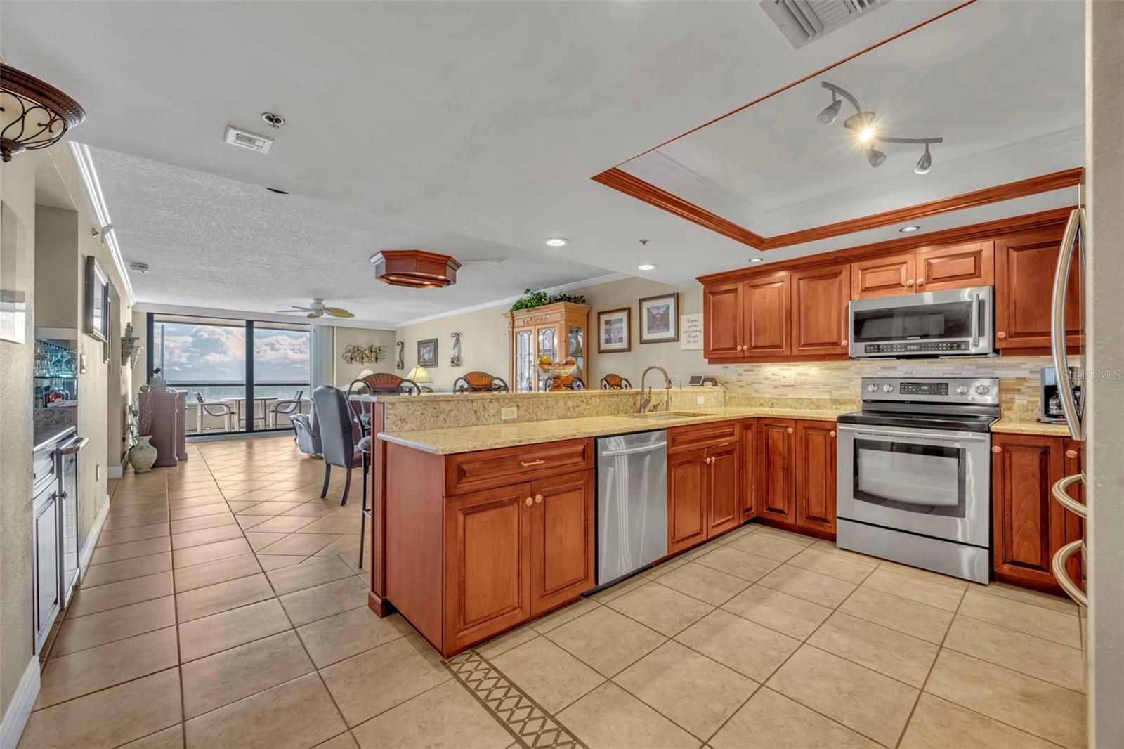 Image 4 of 43 For 5255 Atlantic Avenue 802