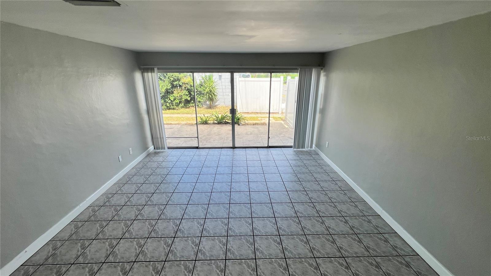 Image 10 of 27 For 1010 Fiske Boulevard 28