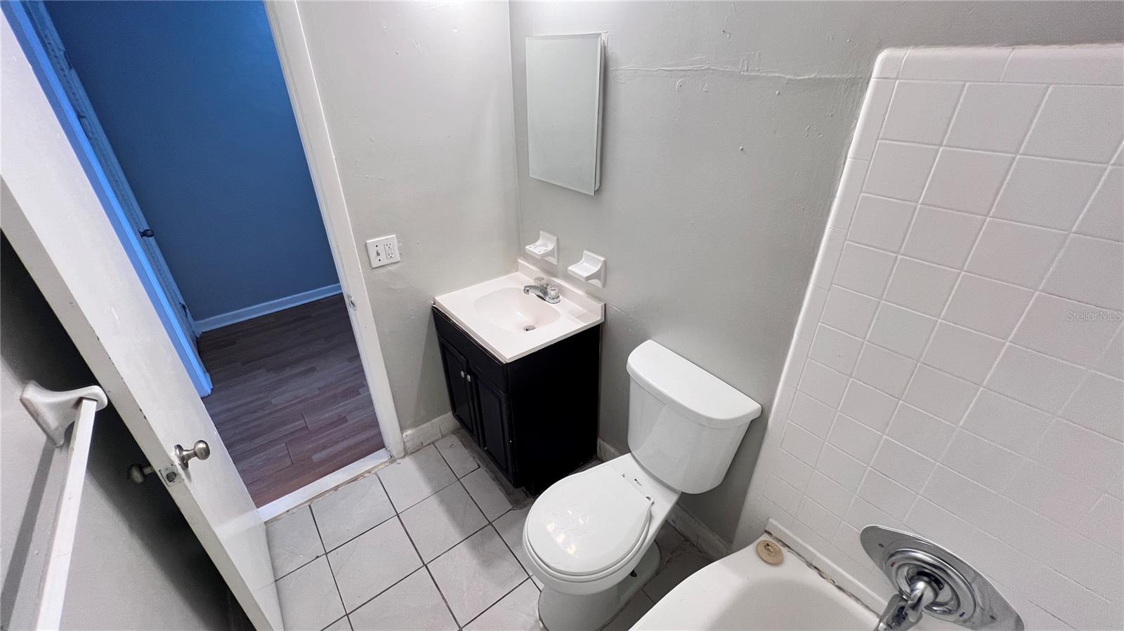 Image 21 of 27 For 1010 Fiske Boulevard 28