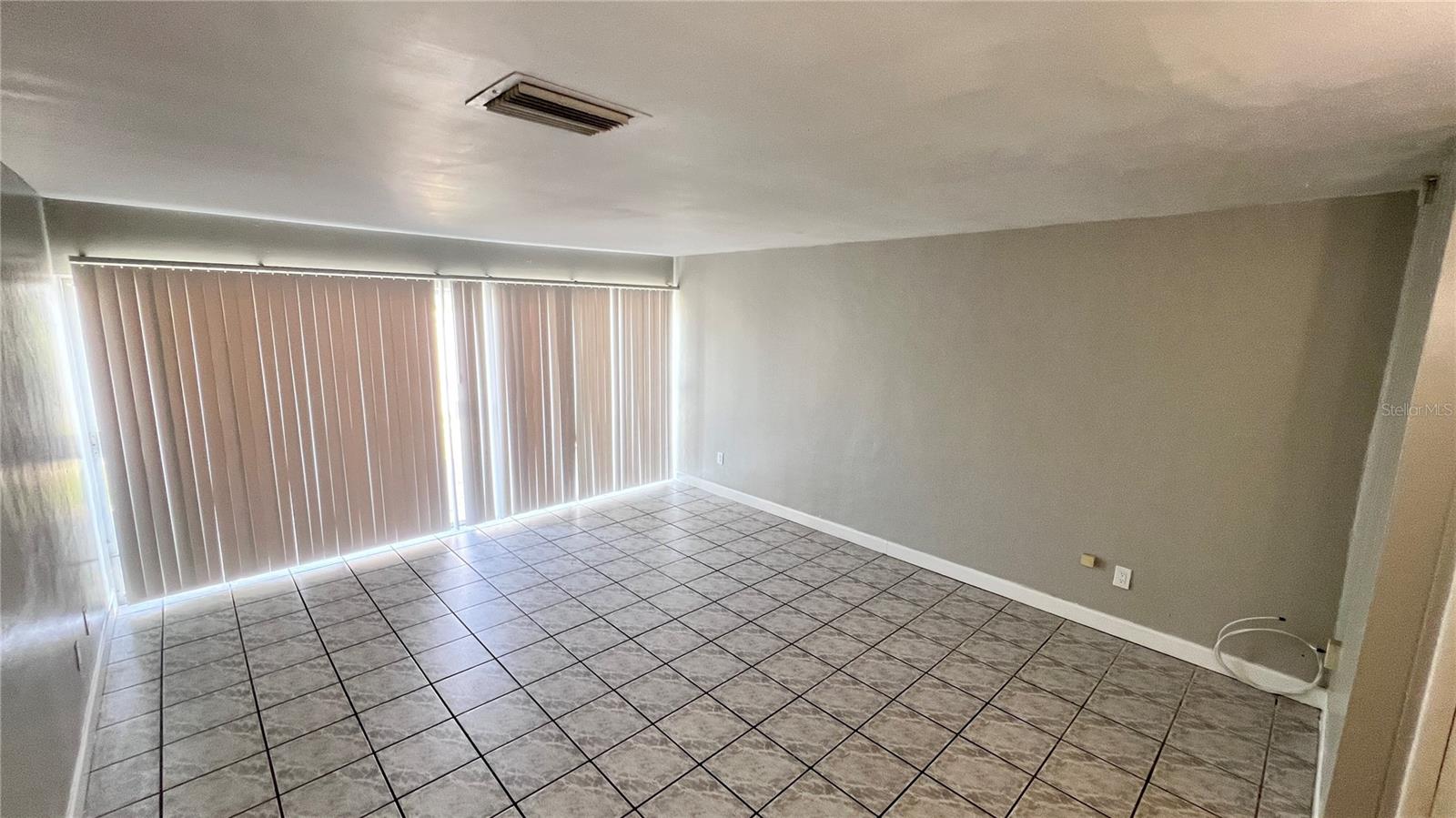 Image 8 of 27 For 1010 Fiske Boulevard 28