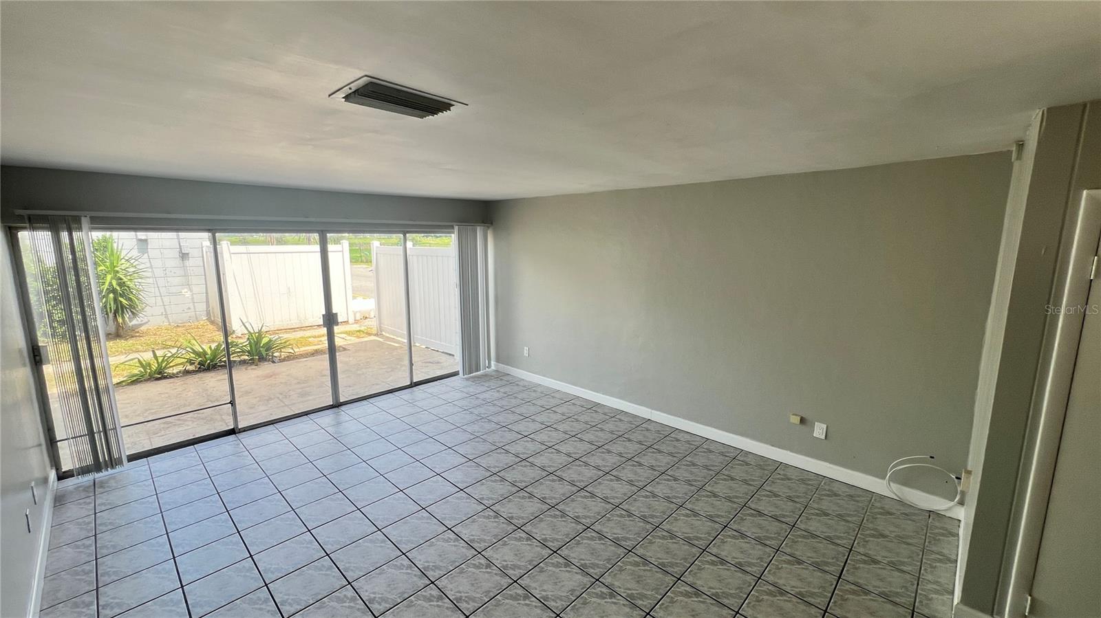 Image 9 of 27 For 1010 Fiske Boulevard 28