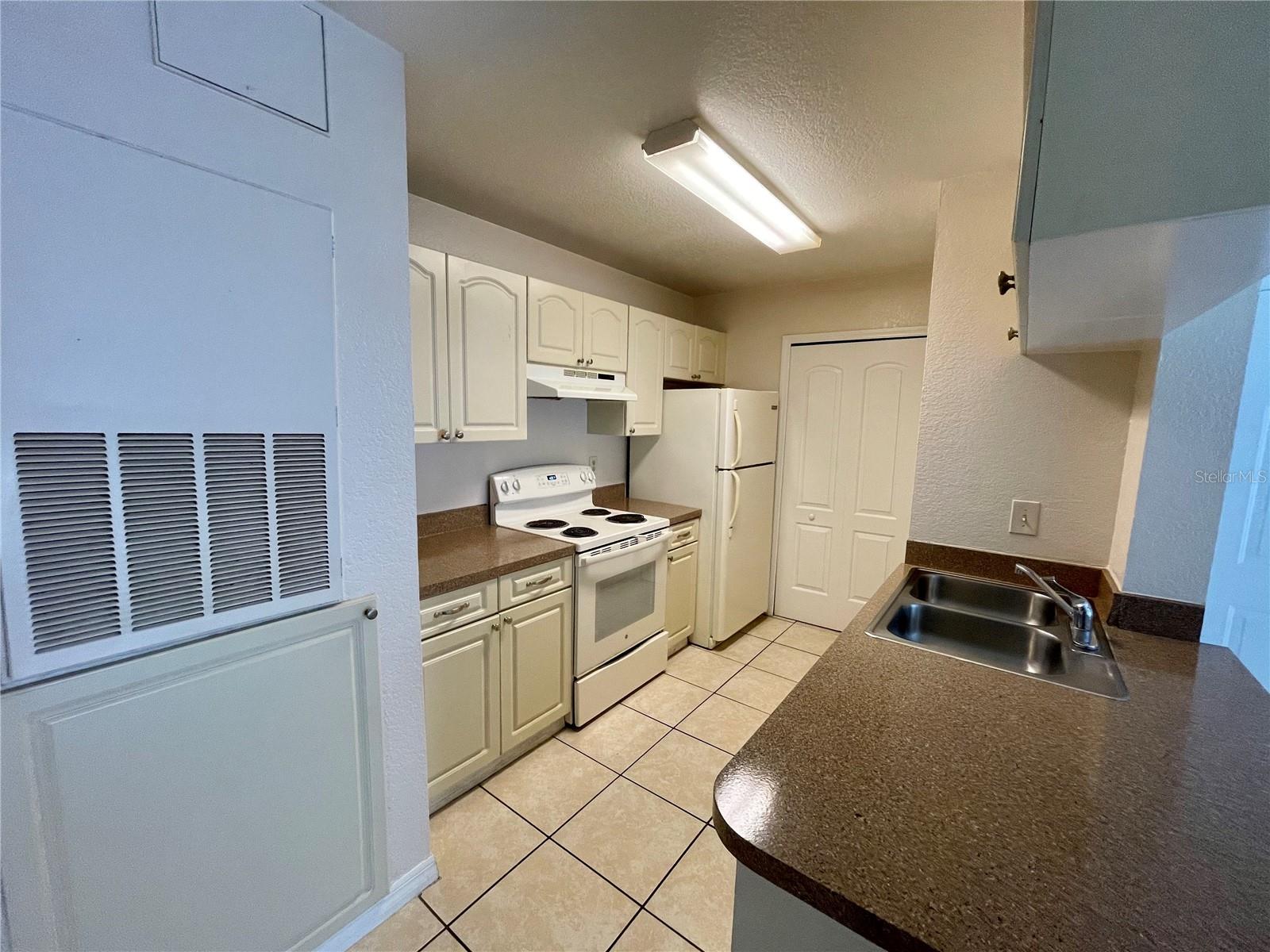Image 4 of 12 For 2550 Alafaya Trail 6211