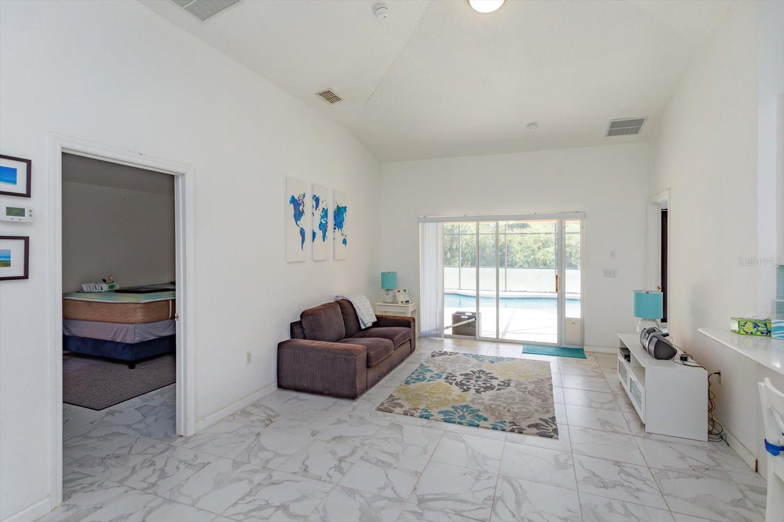 Image 13 of 31 For 1406 Silver Cove Drive