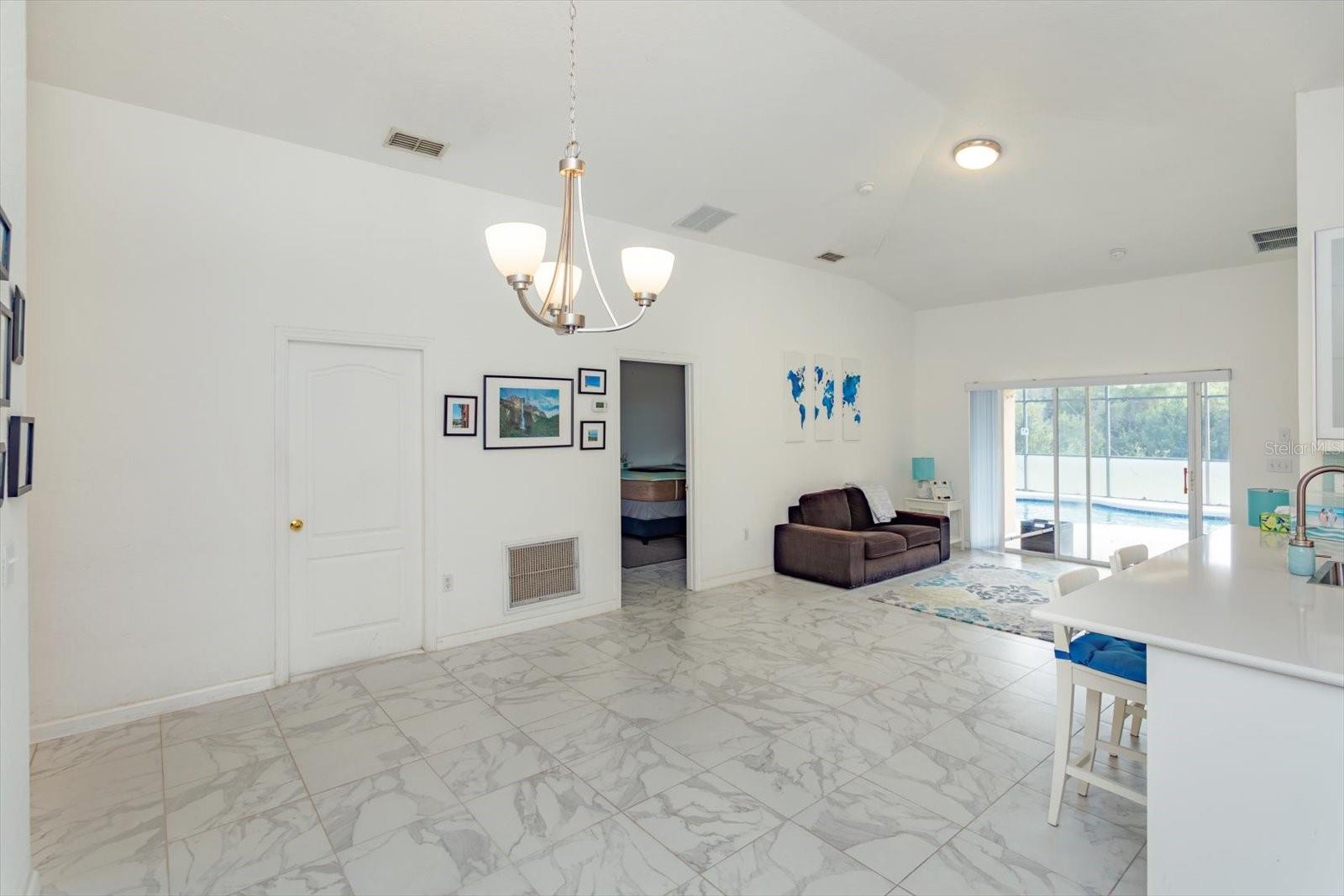 Image 7 of 31 For 1406 Silver Cove Drive