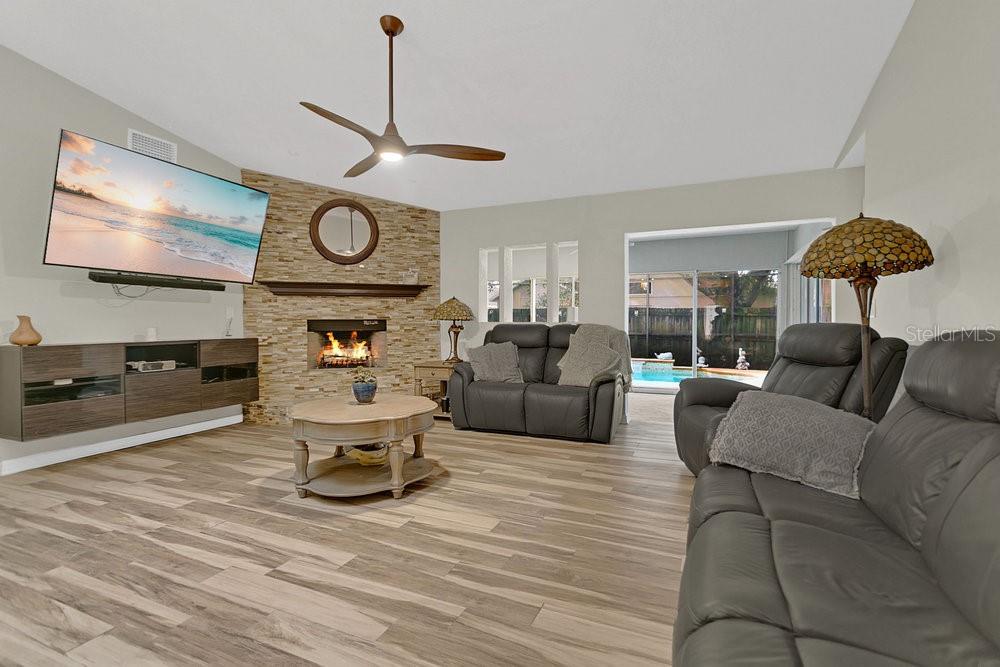 Image 7 of 30 For 13804 Valleybrooke Lane
