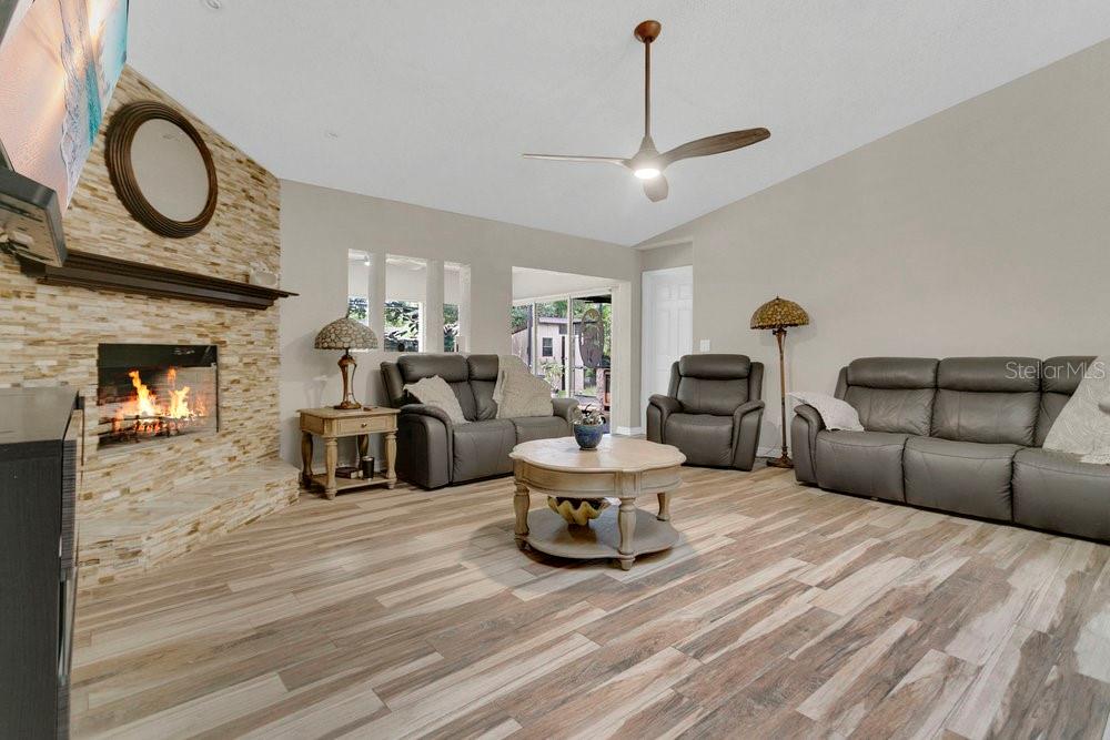Image 8 of 30 For 13804 Valleybrooke Lane