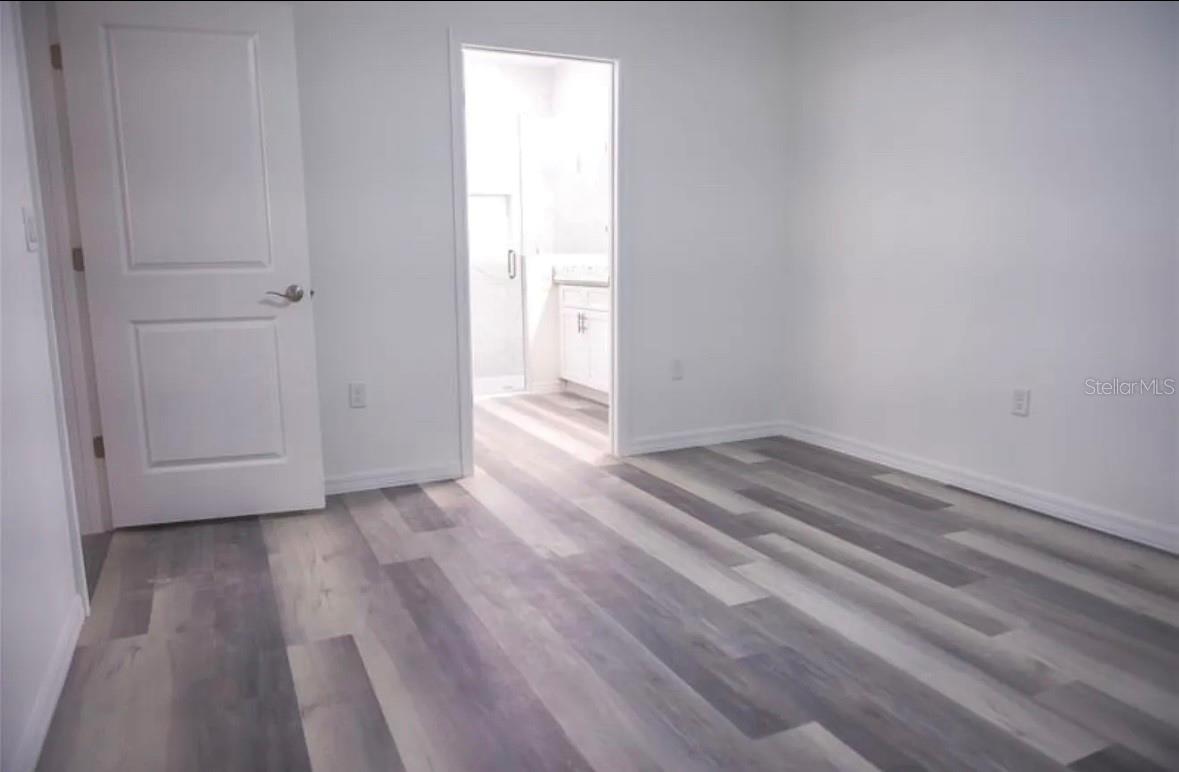 Image 4 of 6 For 2951 Yorkshire Place