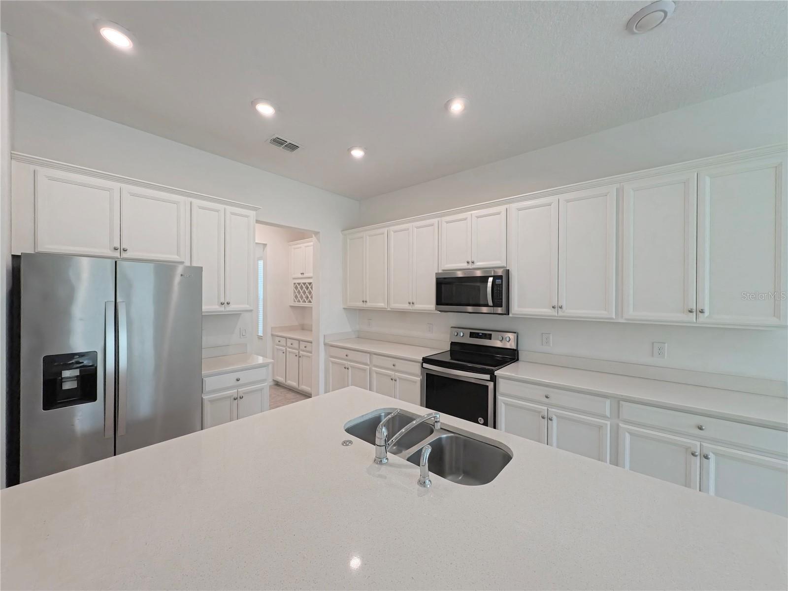Image 14 of 39 For 12676 Salomon Cove Drive