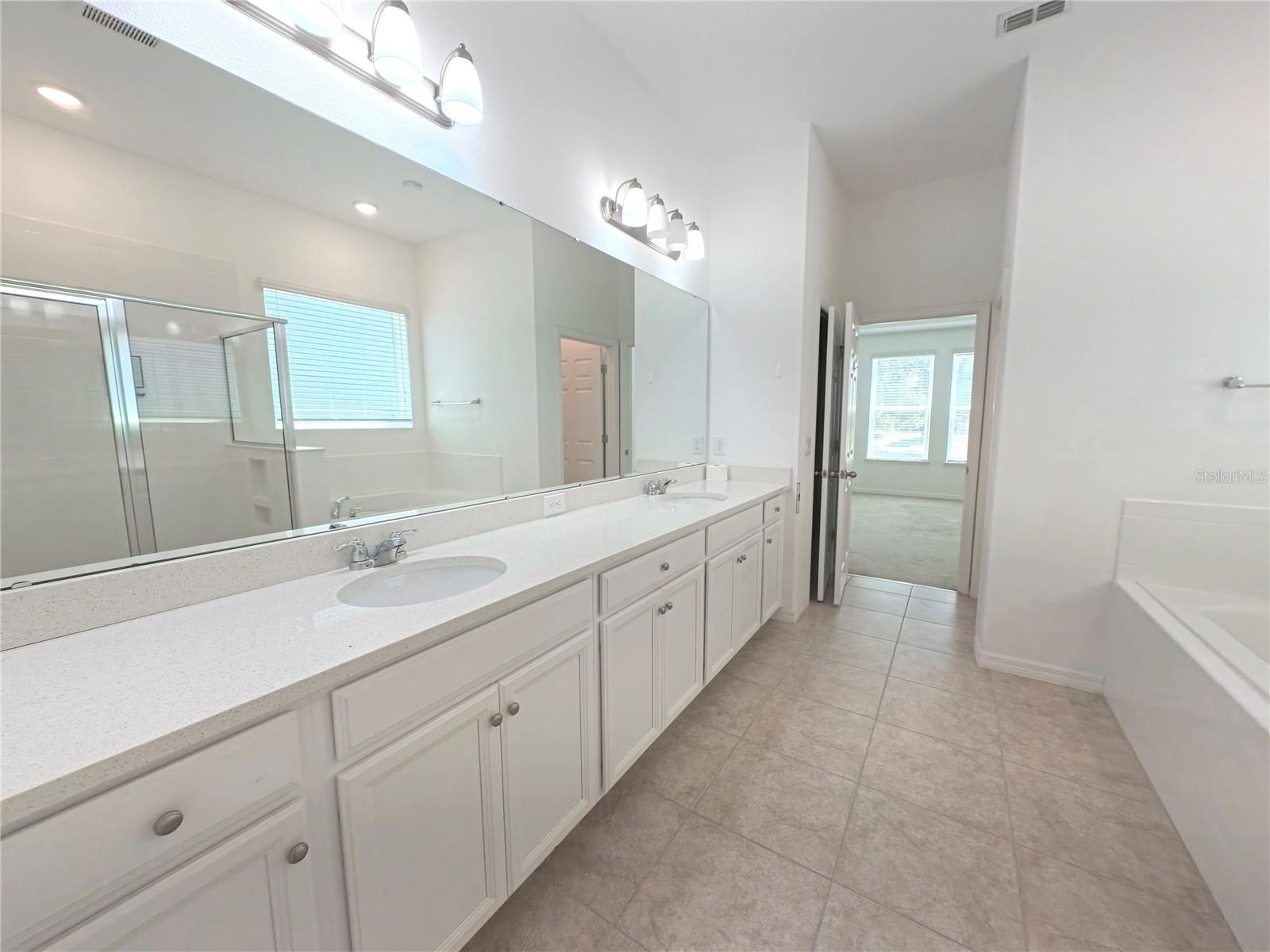 Image 19 of 39 For 12676 Salomon Cove Drive