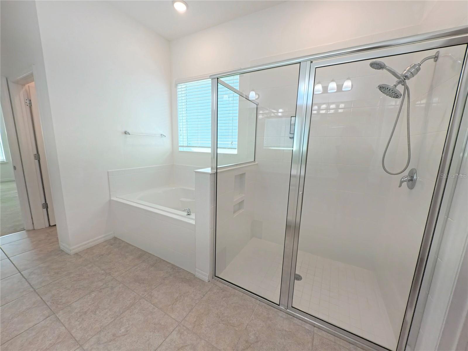 Image 20 of 39 For 12676 Salomon Cove Drive