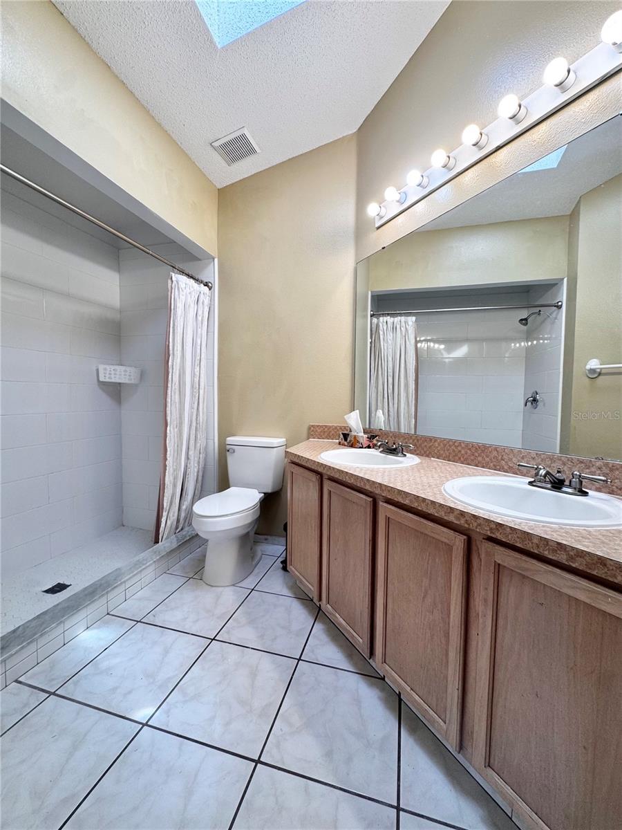Image 5 of 16 For 2619 Spring Hill Drive