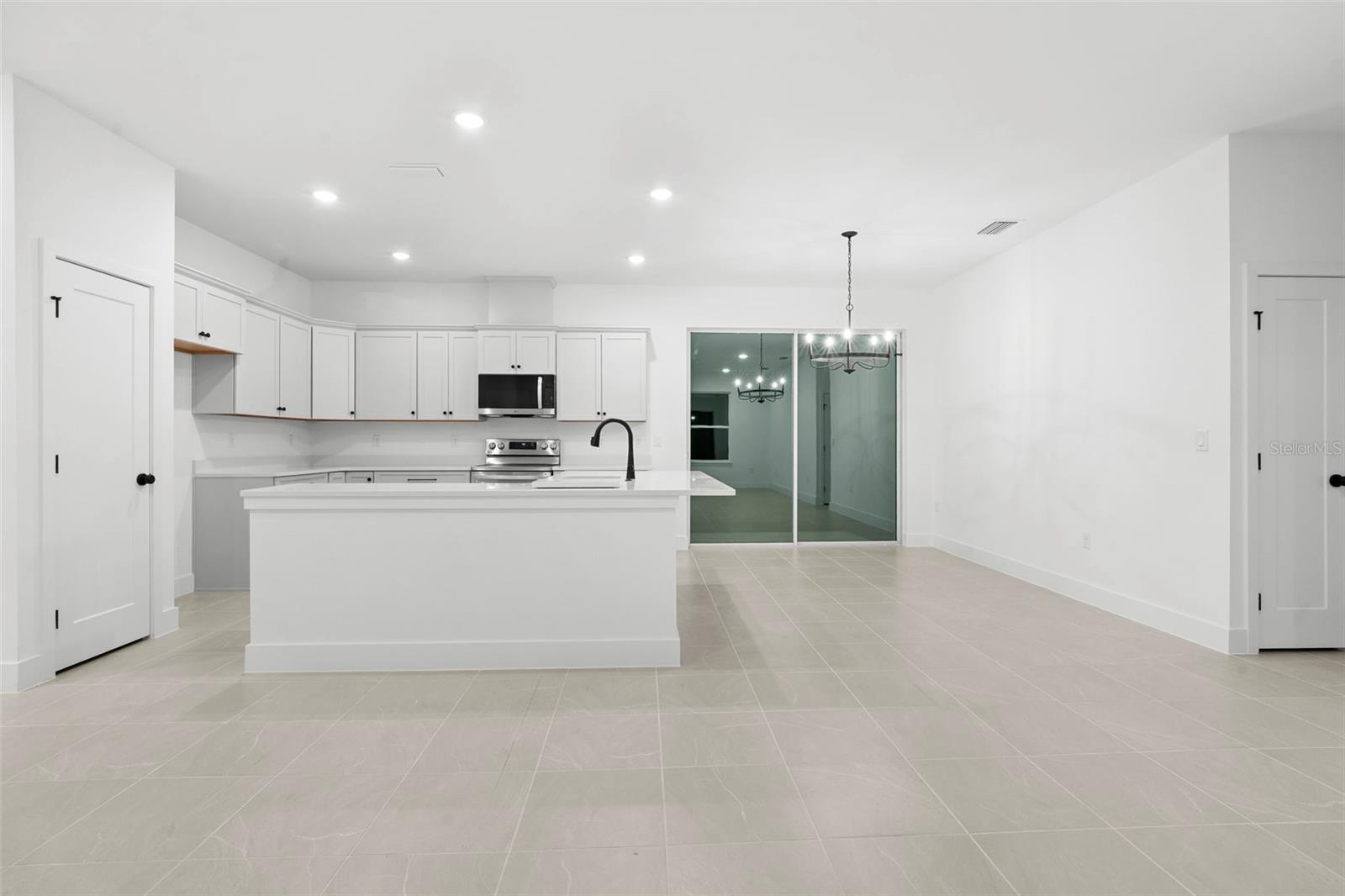 Image 13 of 41 For 878 Pine Avenue