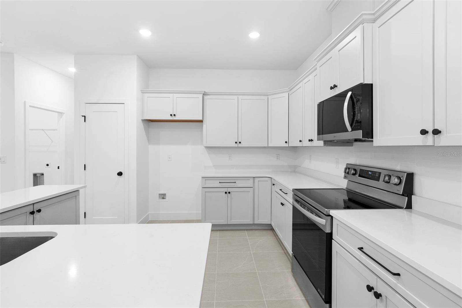 Image 18 of 41 For 878 Pine Avenue