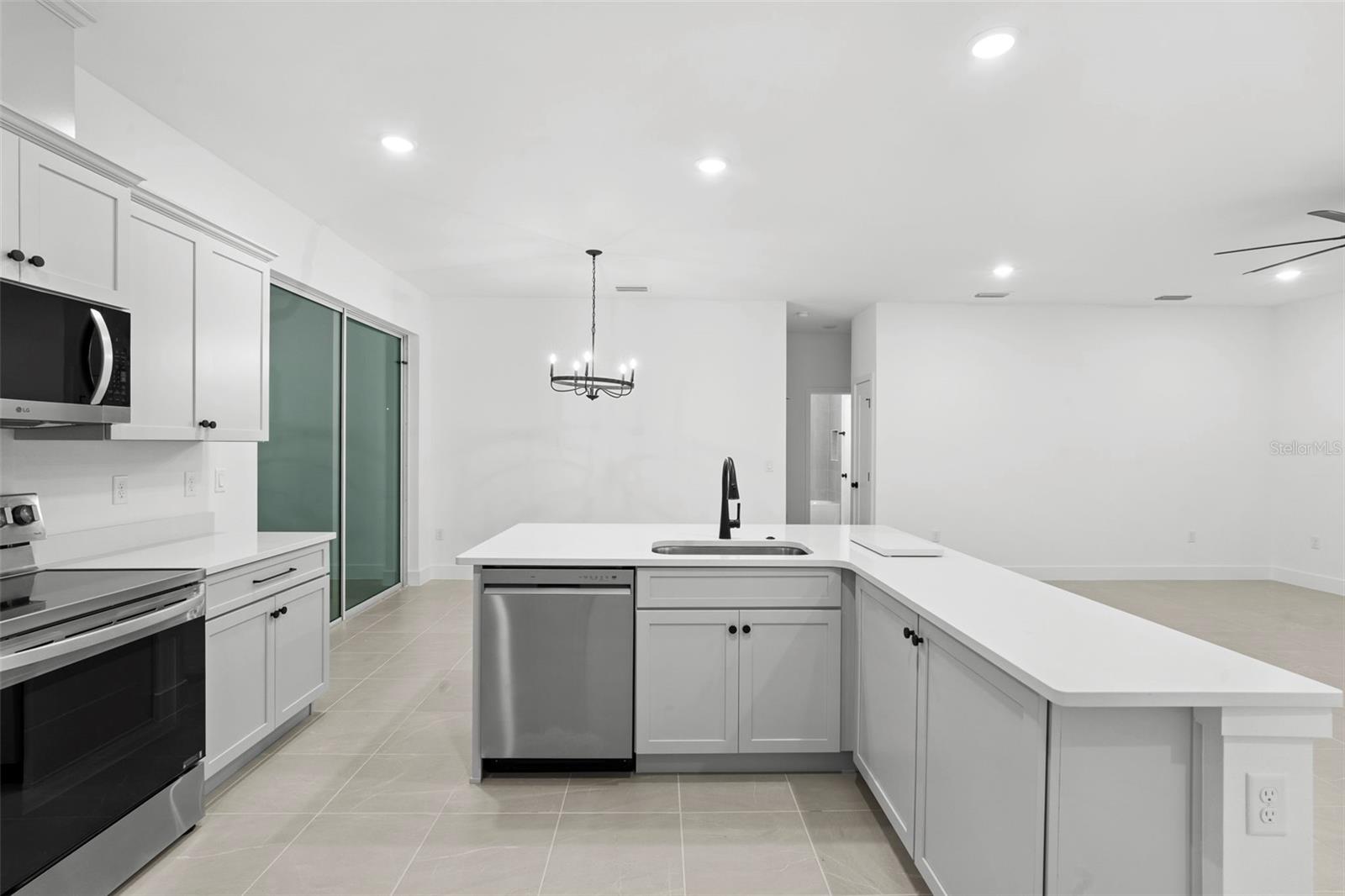 Image 19 of 41 For 878 Pine Avenue