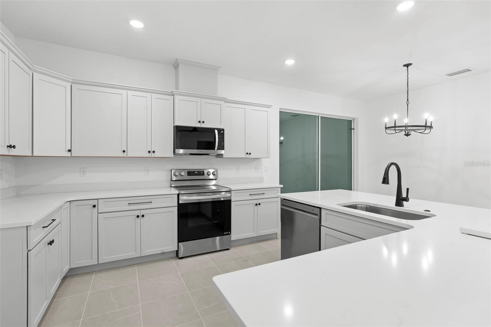 Image 20 of 41 For 878 Pine Avenue