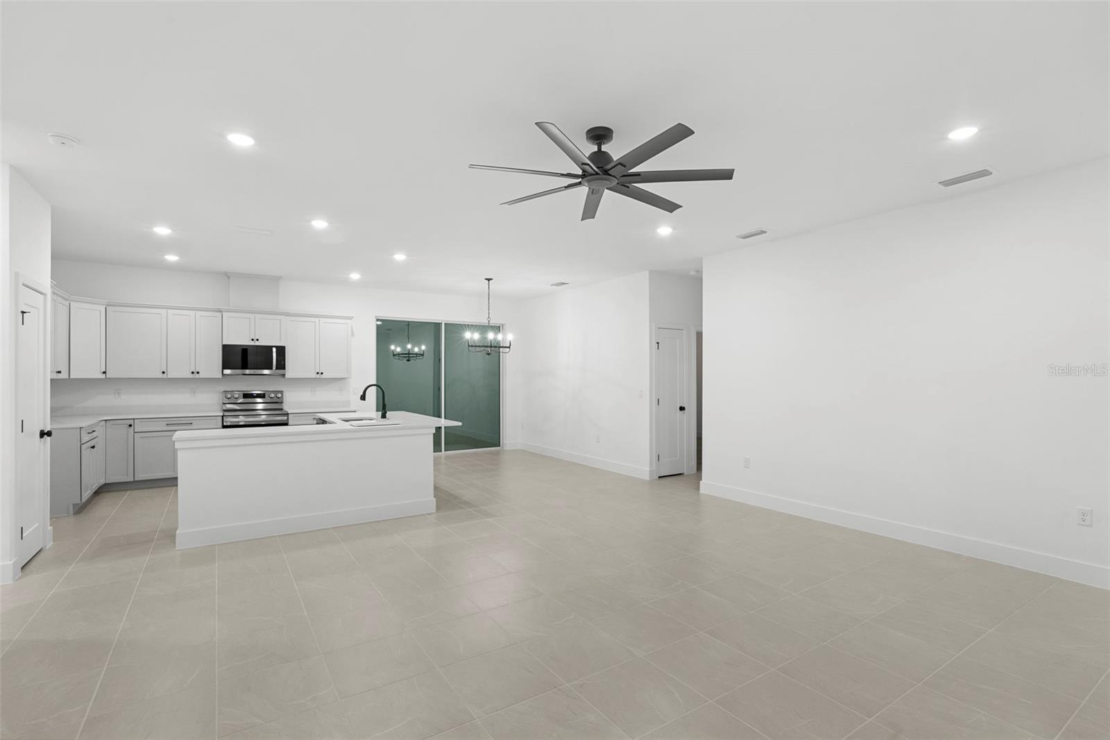 Image 39 of 41 For 878 Pine Avenue