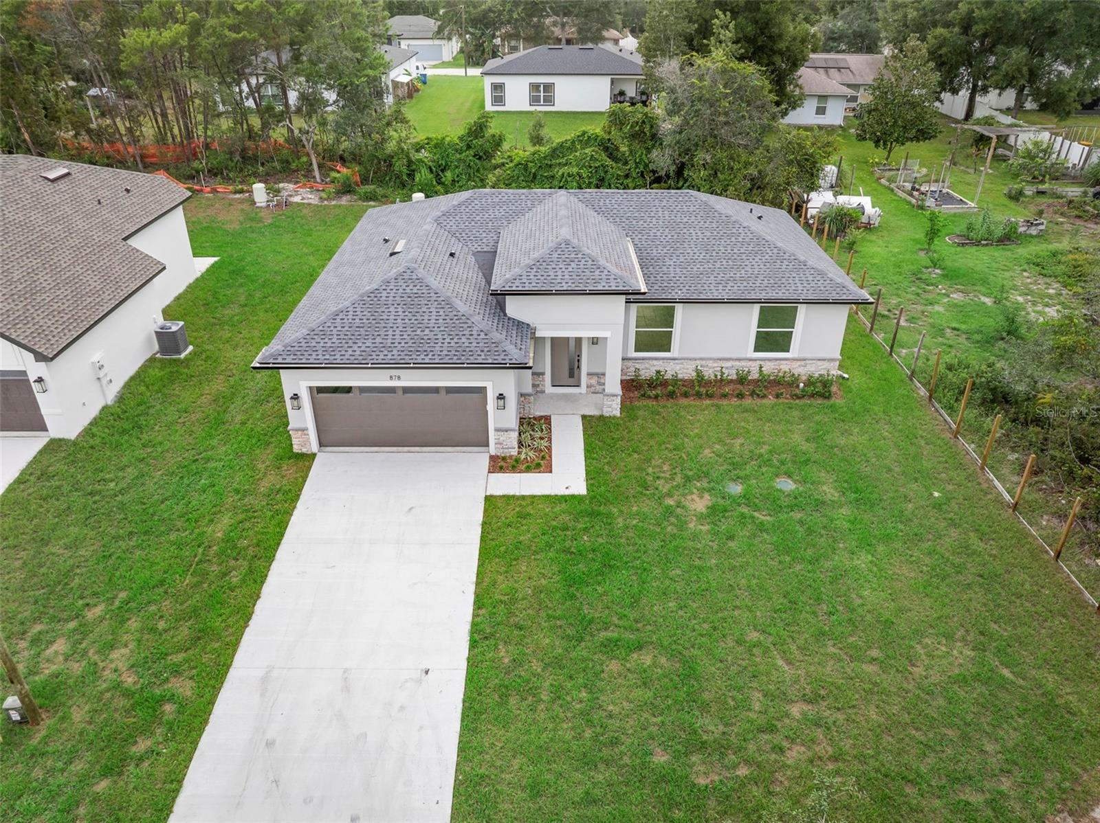 Image 4 of 41 For 878 Pine Avenue