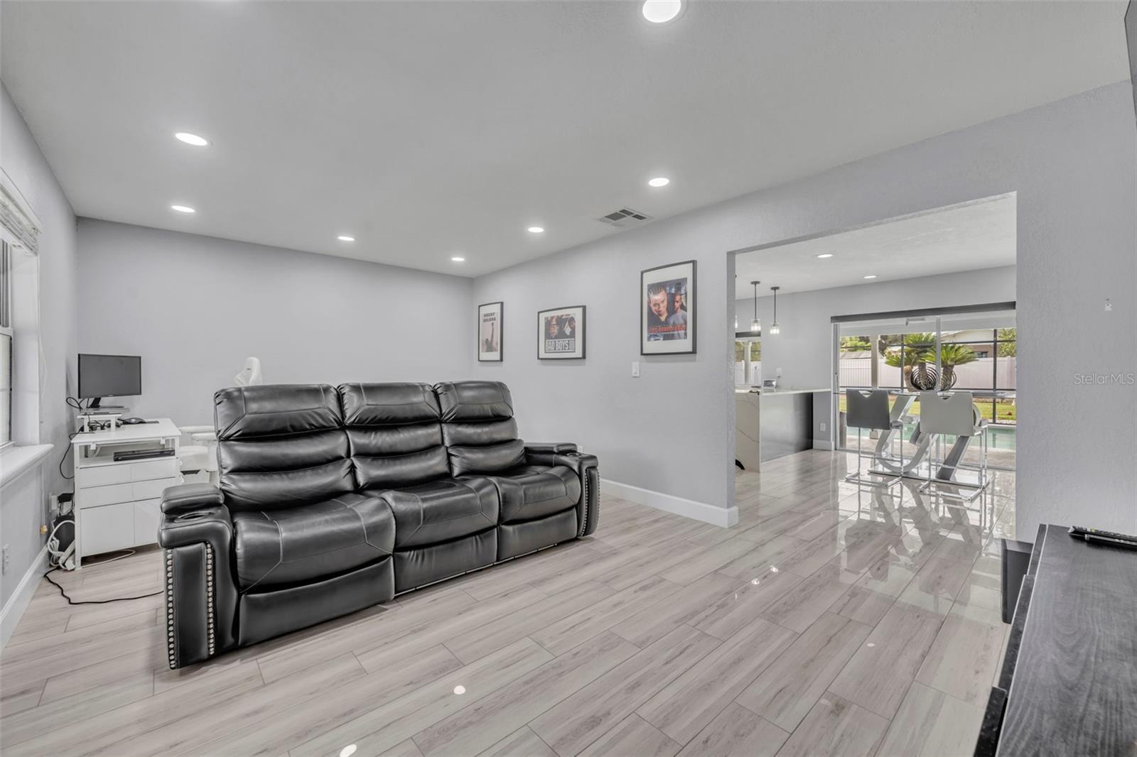 Image 15 of 41 For 408 Oak Hill Drive