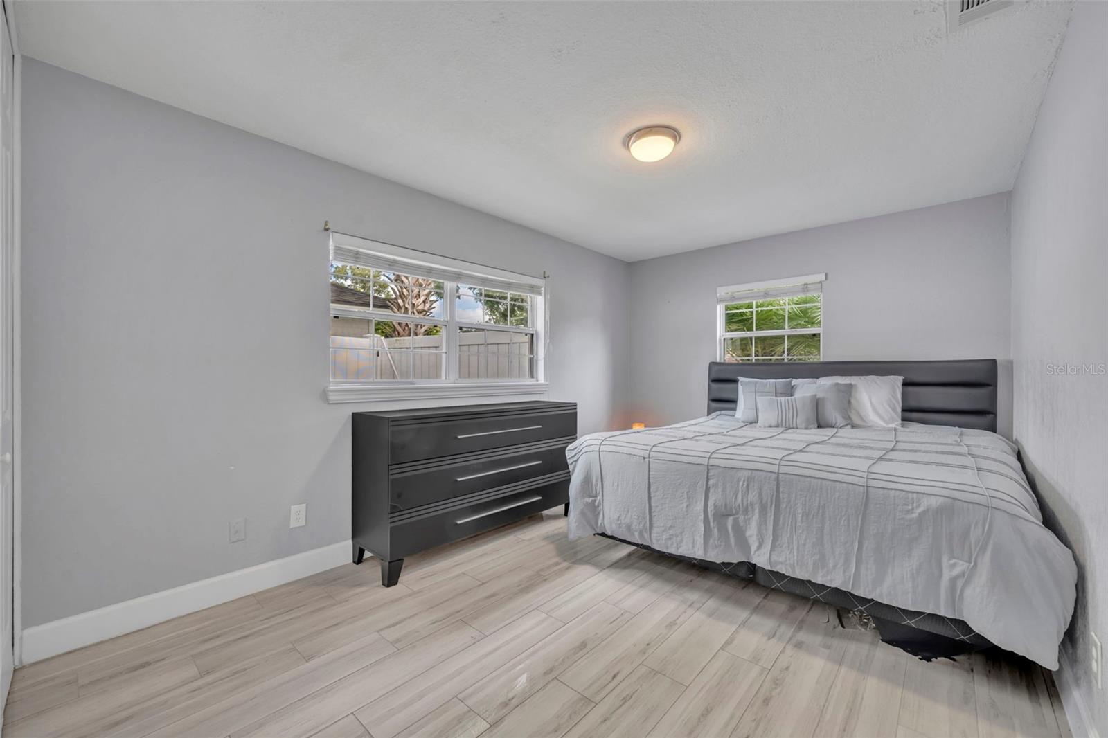 Image 18 of 41 For 408 Oak Hill Drive