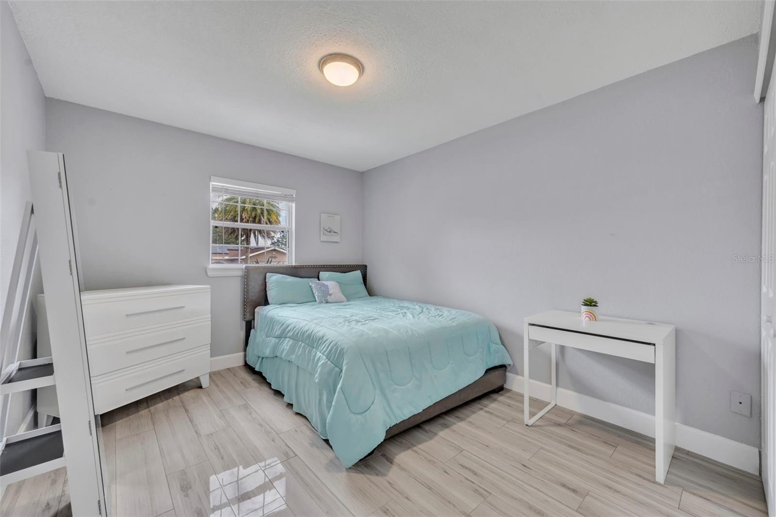 Image 19 of 41 For 408 Oak Hill Drive