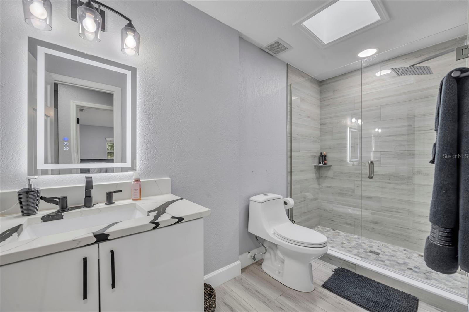 Image 20 of 41 For 408 Oak Hill Drive