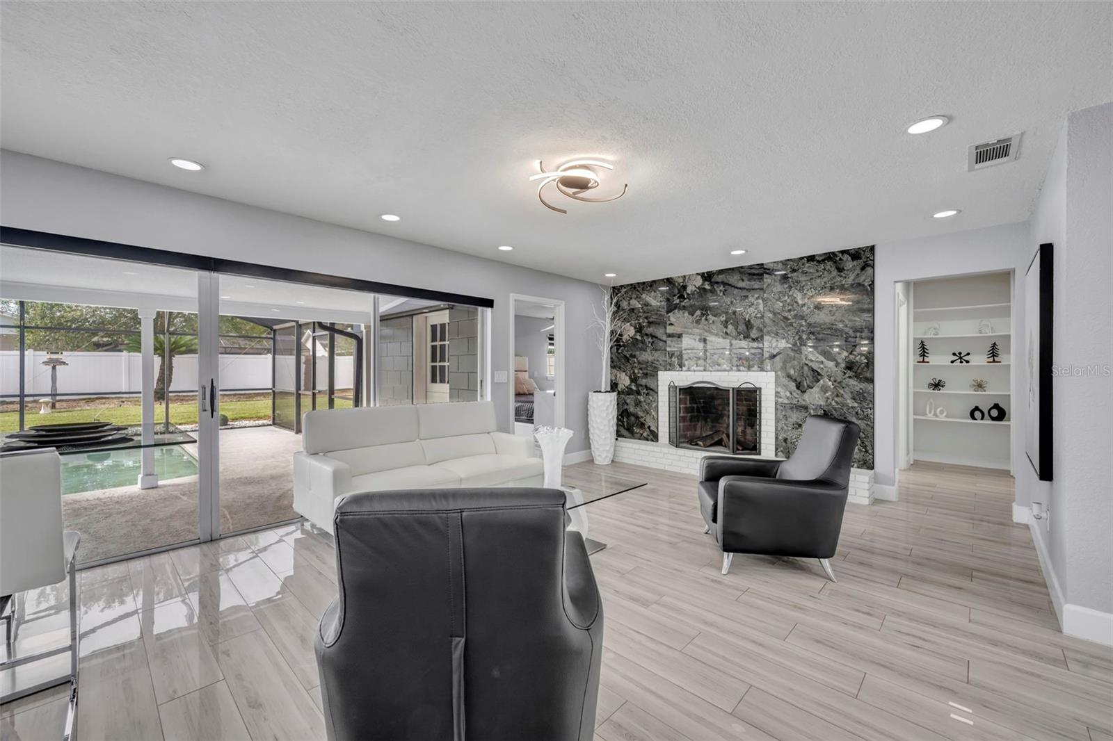 Image 7 of 41 For 408 Oak Hill Drive