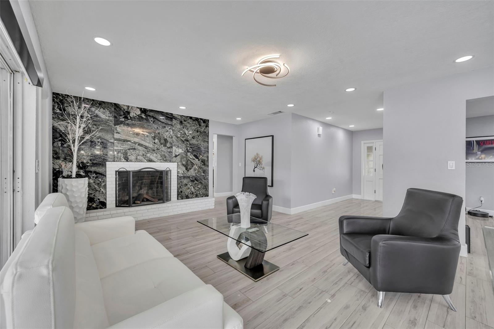 Image 8 of 41 For 408 Oak Hill Drive