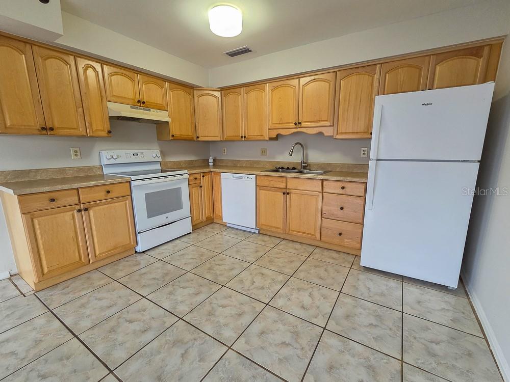 Image 9 of 26 For 526 Heatherton Village