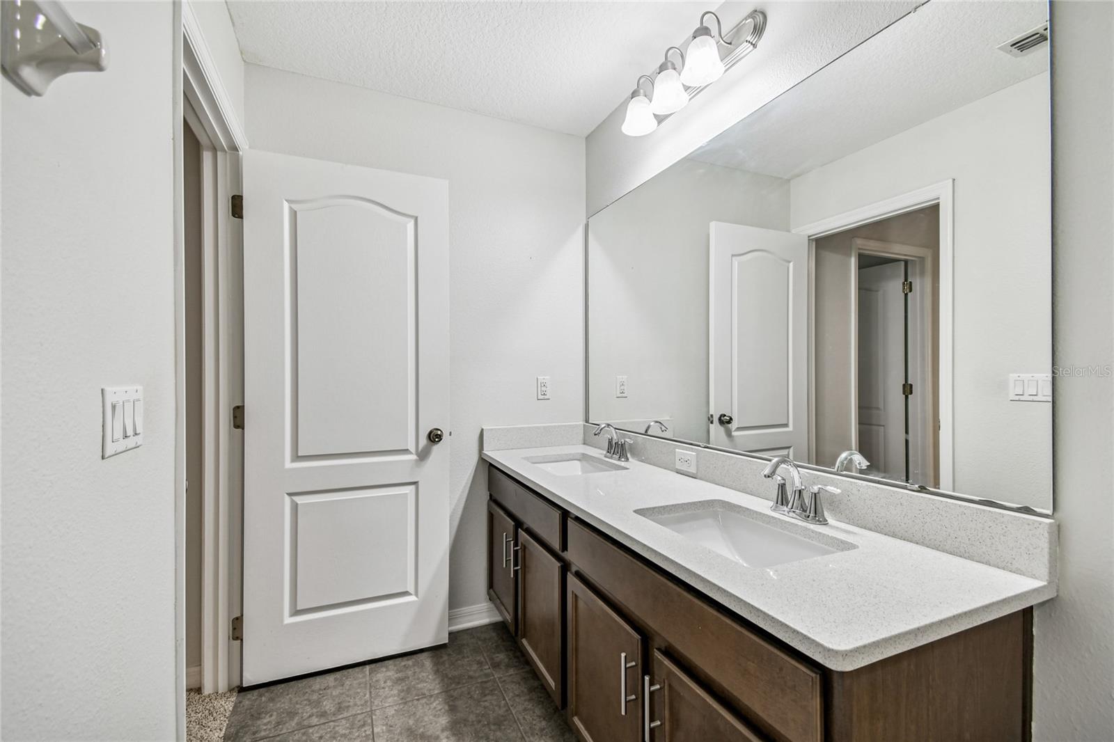 Image 16 of 25 For 2641 River Landing Drive