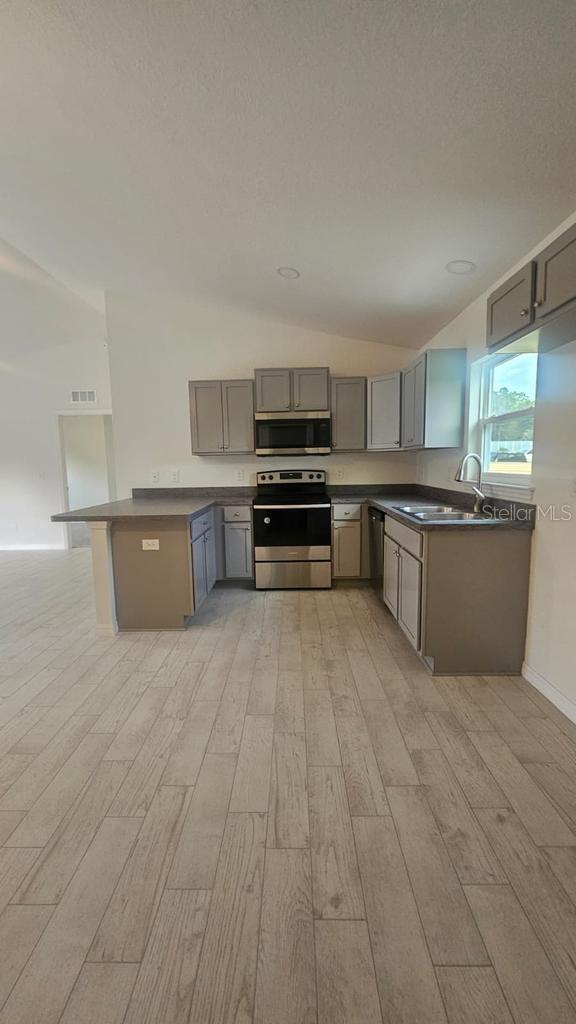 Image 6 of 14 For 14690 24th Place