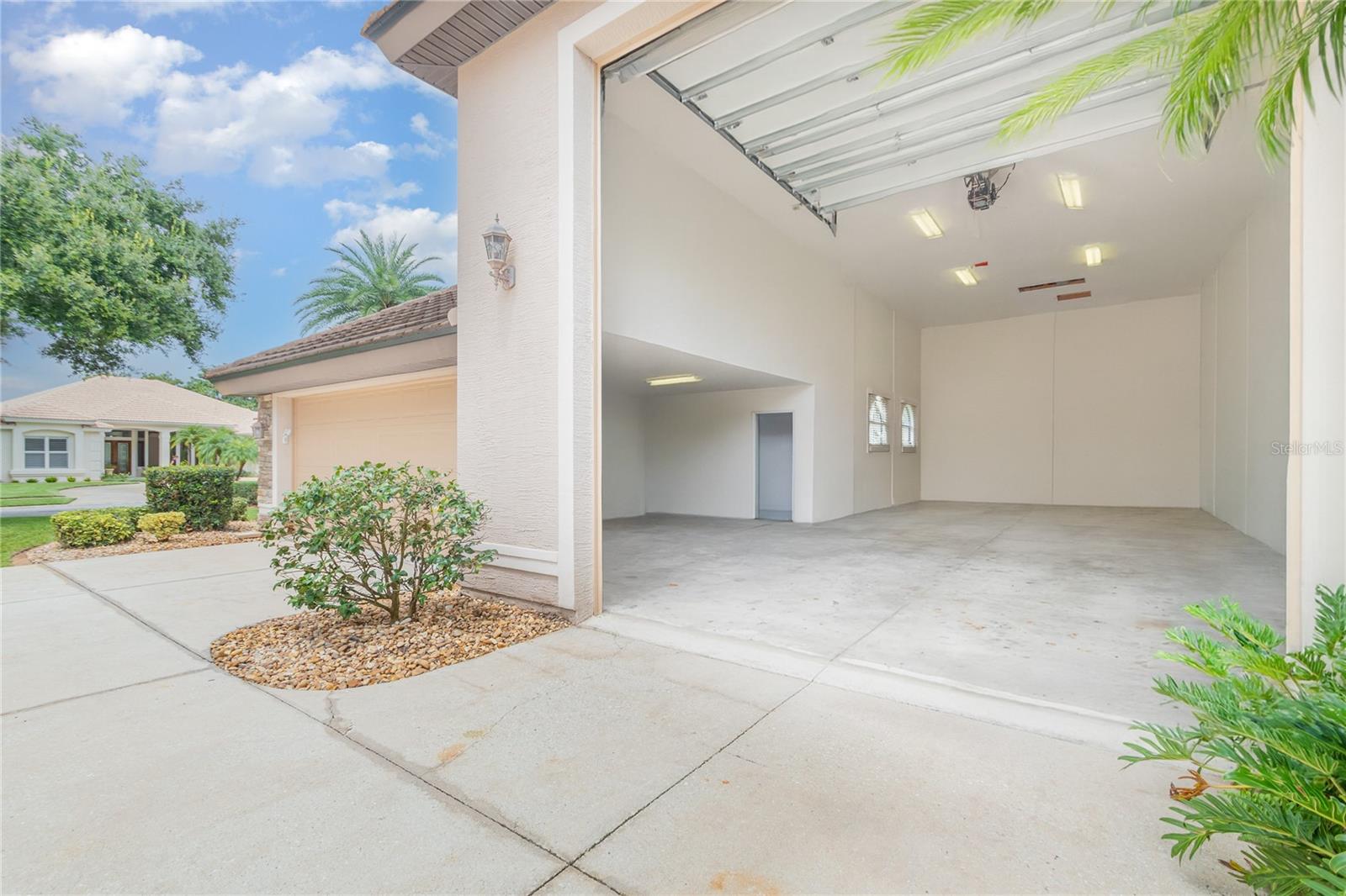 Image 3 of 50 For 2718 Winterford Drive