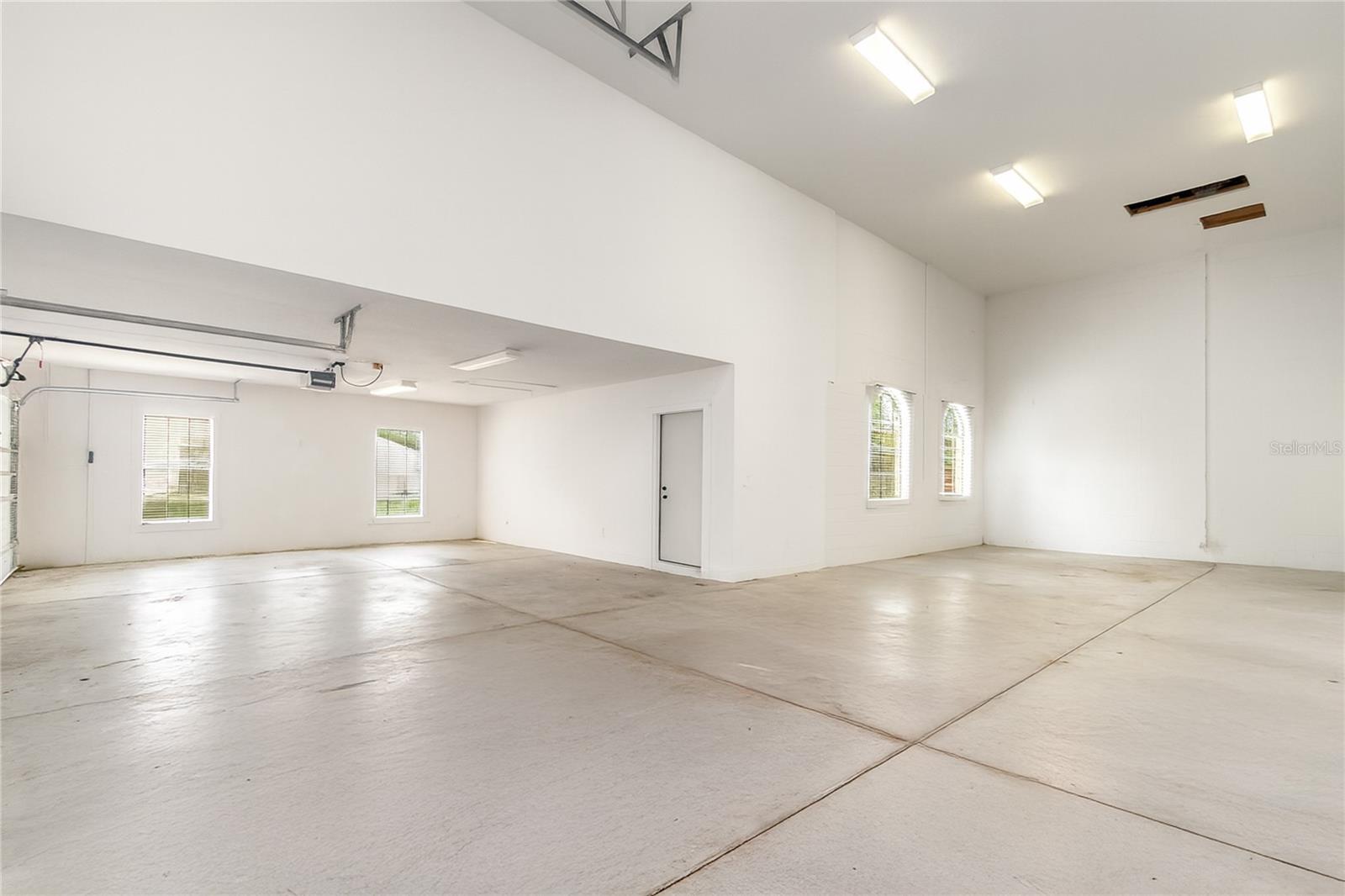 Image 4 of 50 For 2718 Winterford Drive