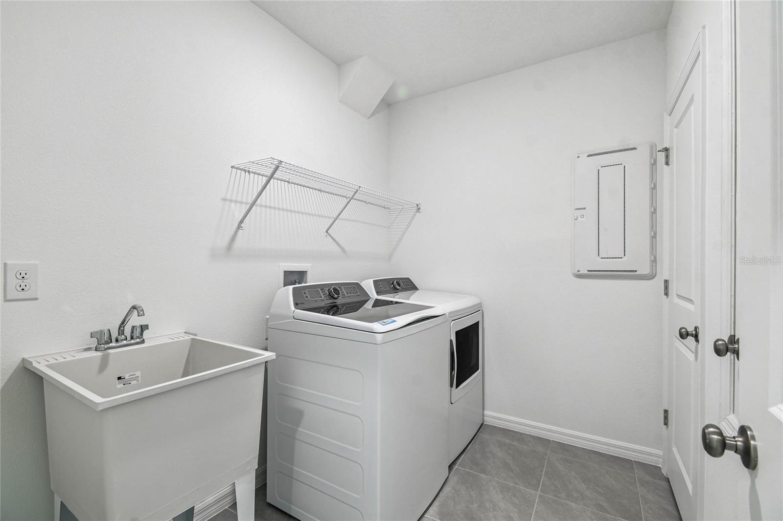 Image 21 of 30 For 8271 Wakefield Drive