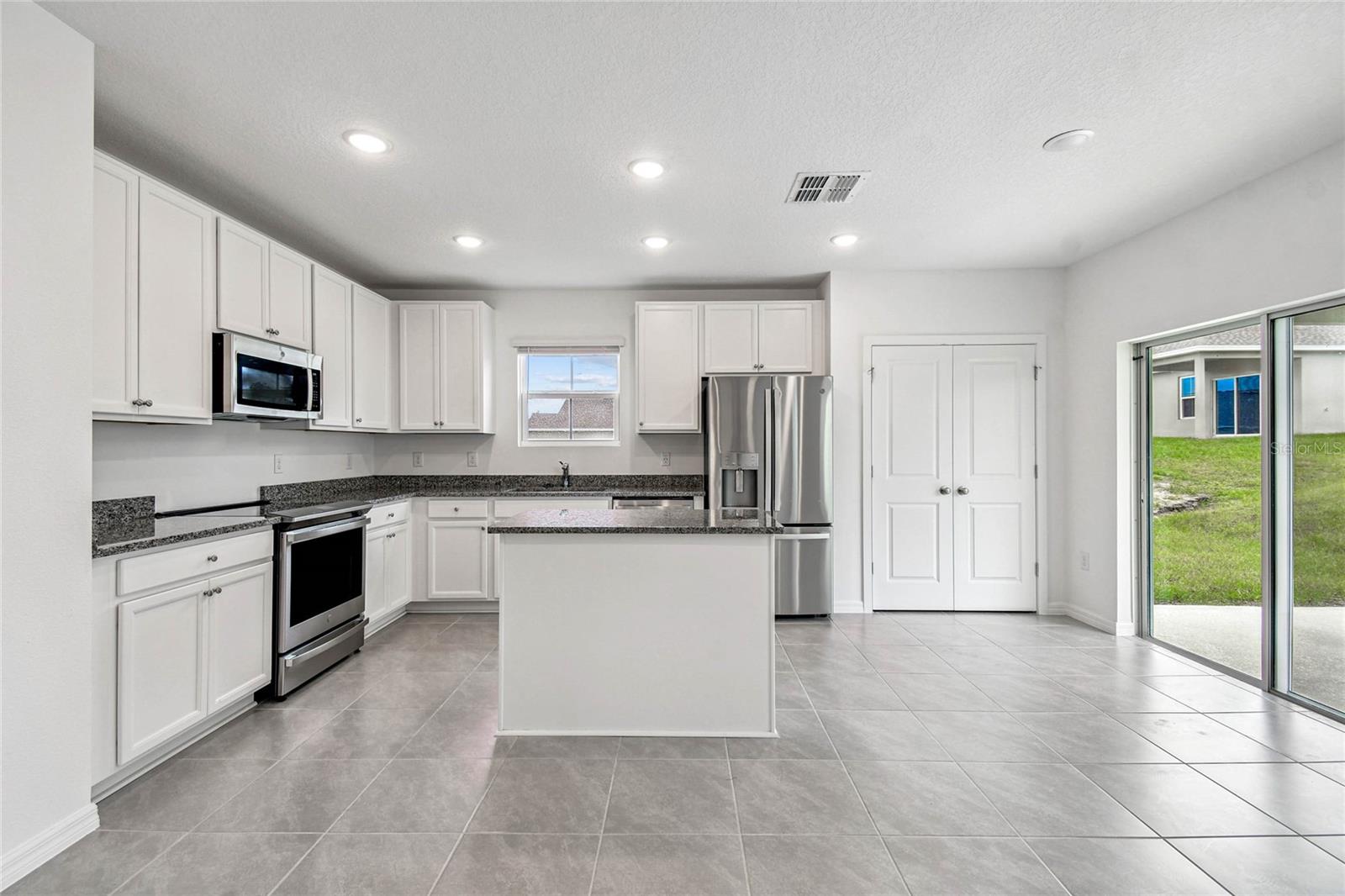 Image 3 of 30 For 8271 Wakefield Drive