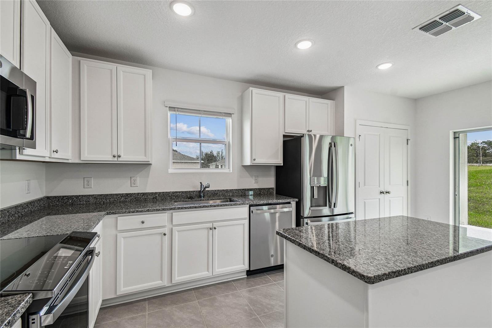 Image 5 of 30 For 8271 Wakefield Drive