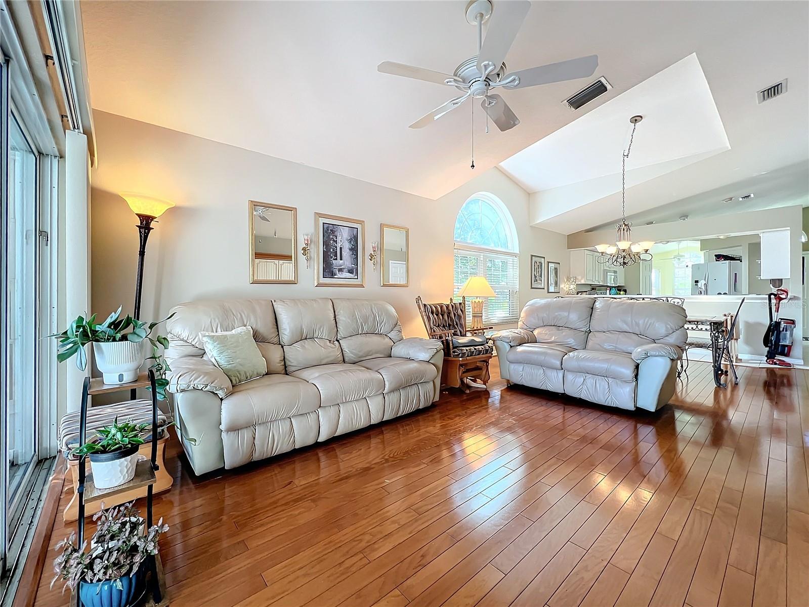 Image 11 of 27 For 7319 Eleanor Circle