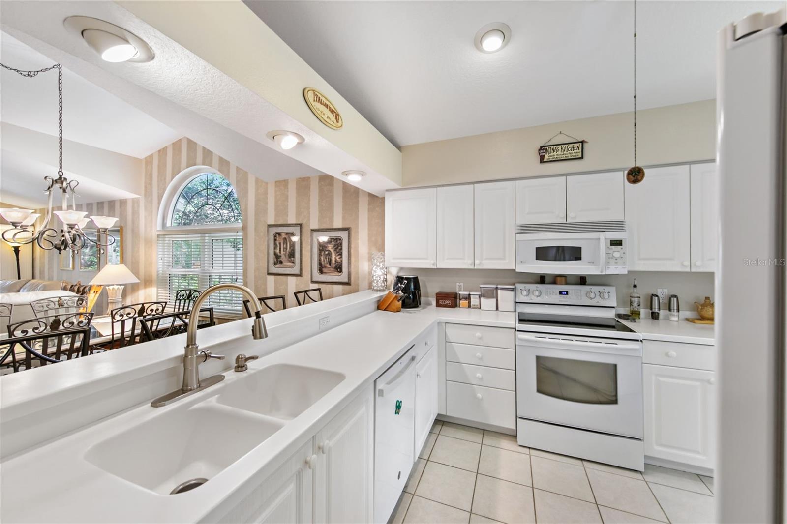 Image 5 of 27 For 7319 Eleanor Circle