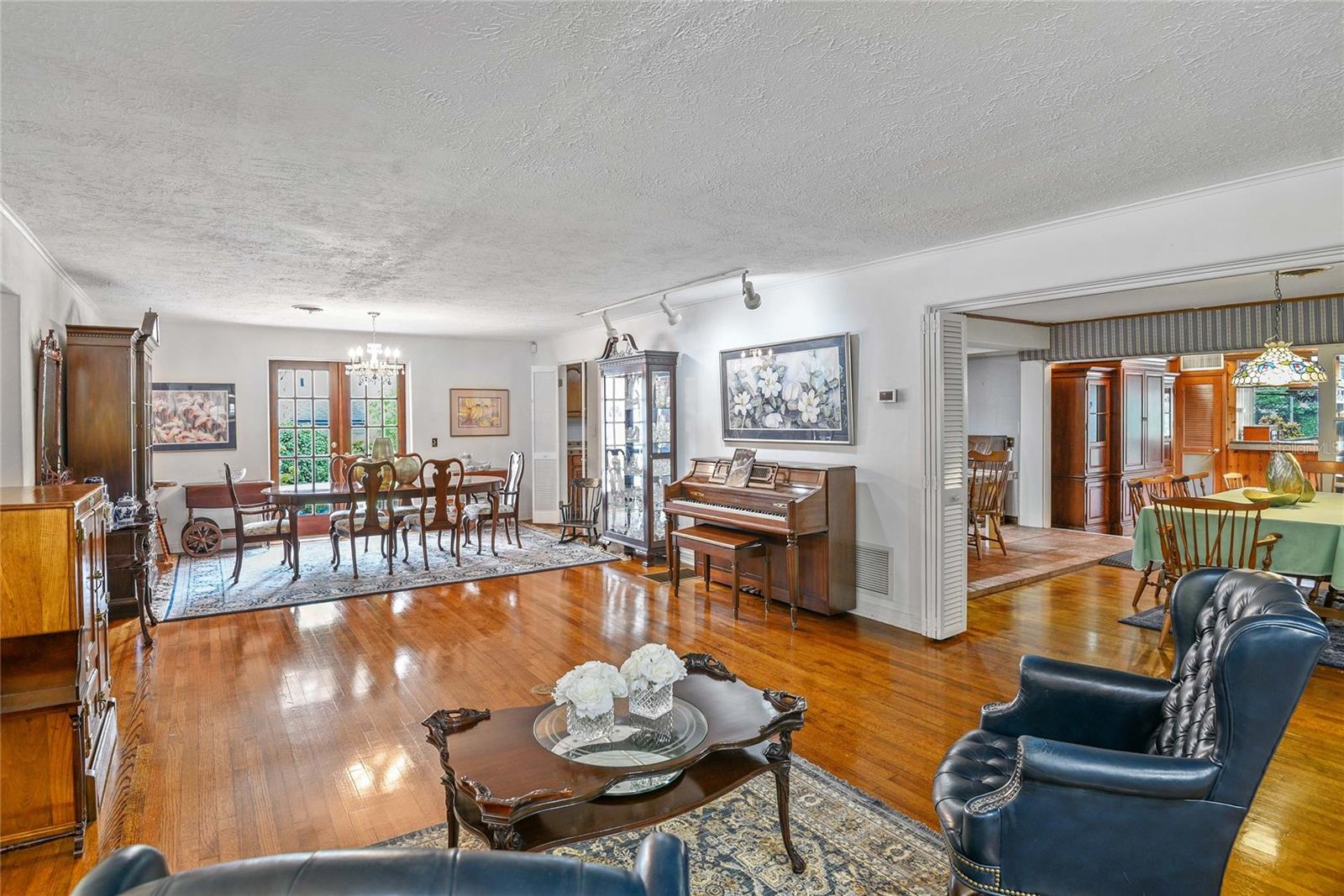 Image 11 of 51 For 825 Palmer Avenue
