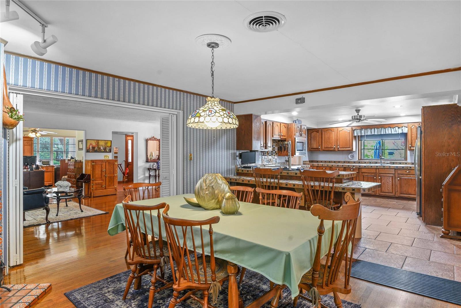 Image 13 of 51 For 825 Palmer Avenue