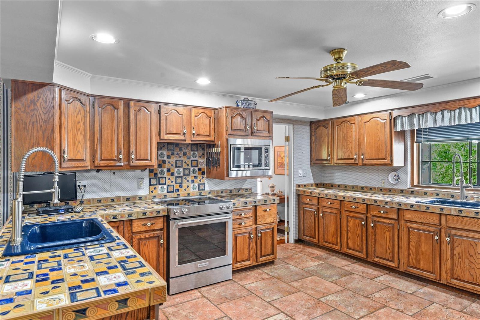 Image 15 of 51 For 825 Palmer Avenue
