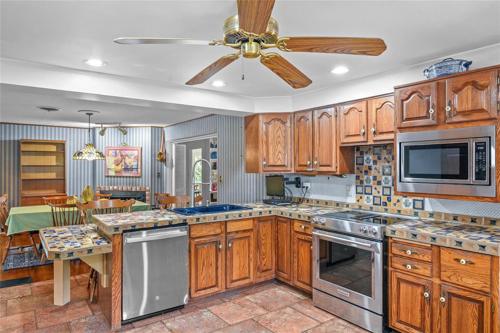Image 17 of 51 For 825 Palmer Avenue