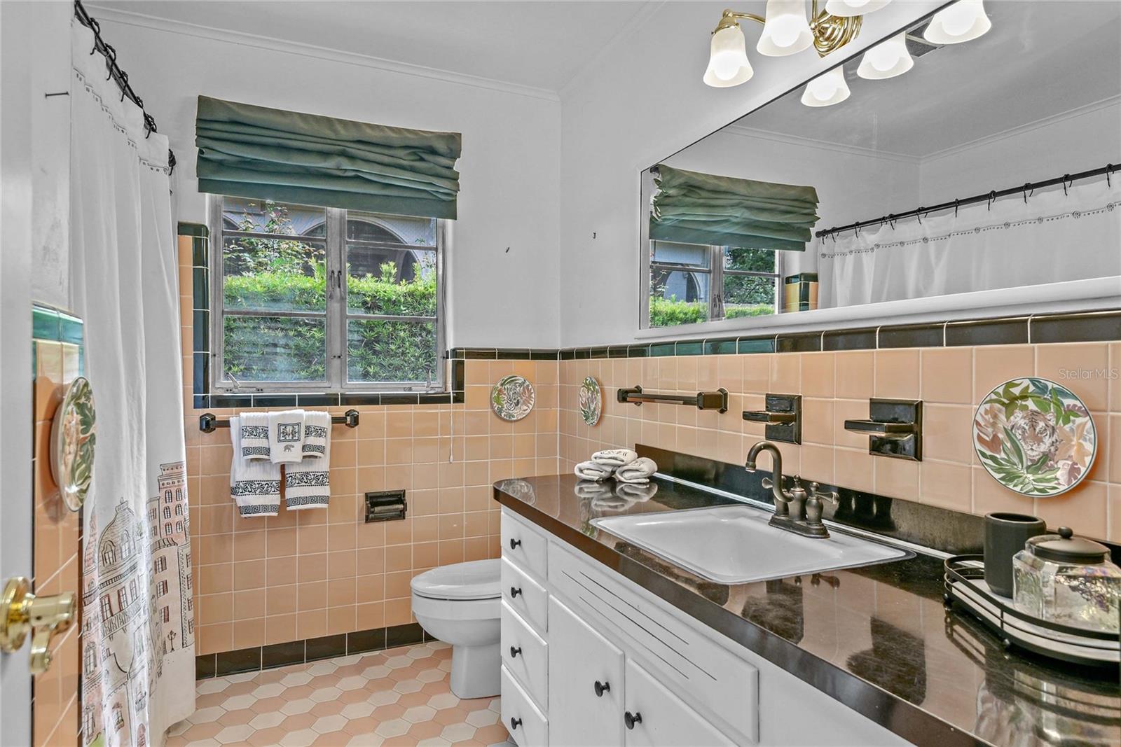 Image 36 of 51 For 825 Palmer Avenue