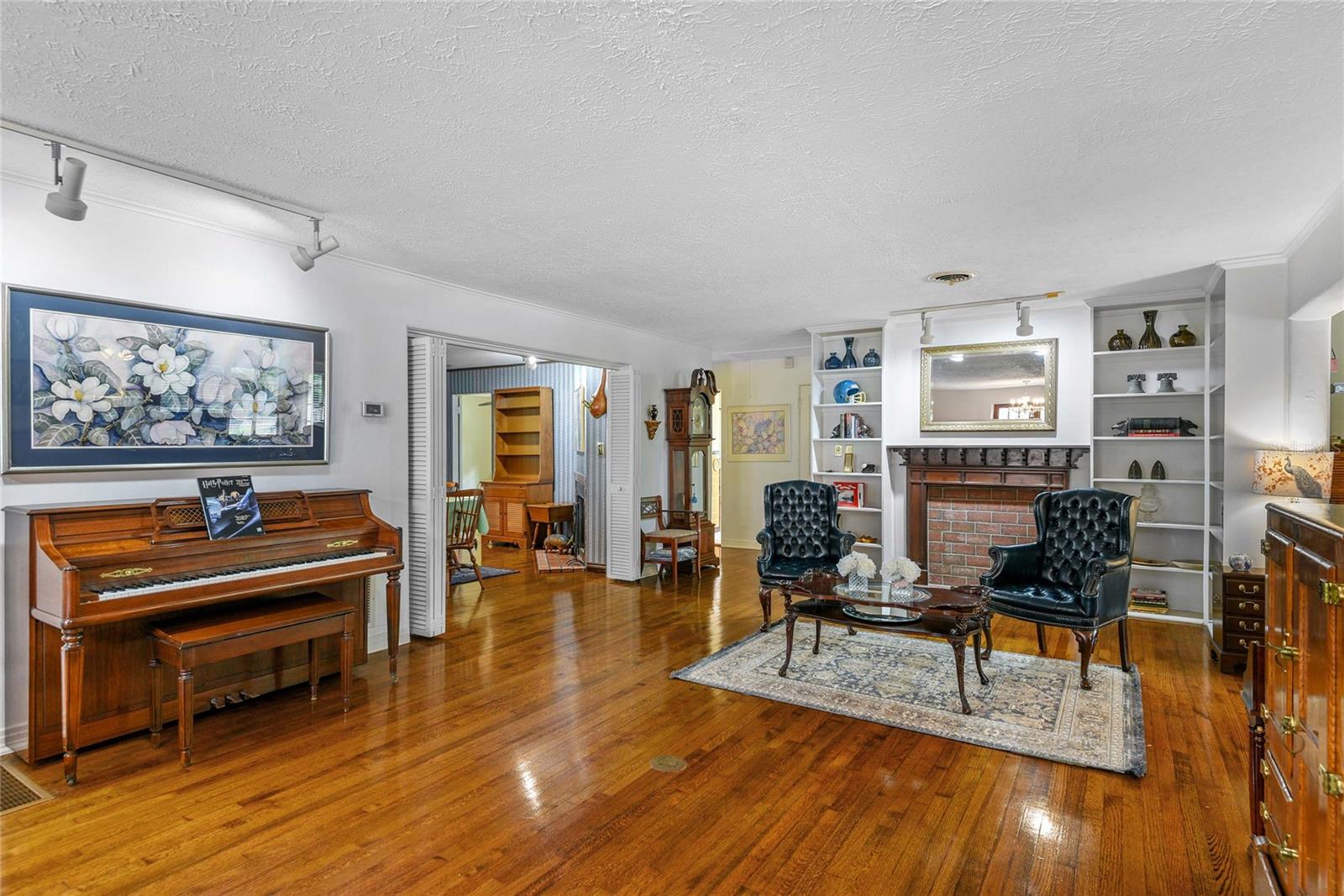 Image 4 of 51 For 825 Palmer Avenue