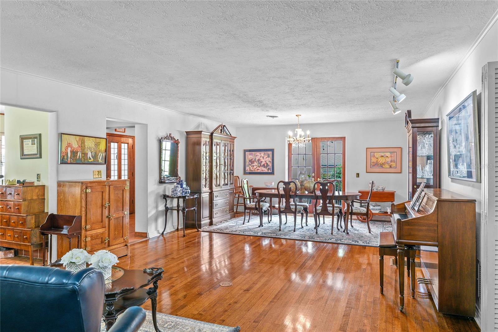 Image 7 of 51 For 825 Palmer Avenue
