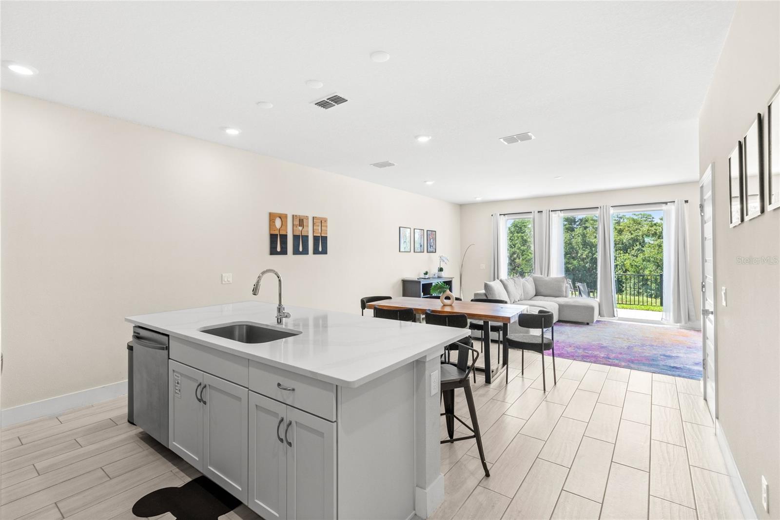 Image 5 of 27 For 7882 Spectrum Drive