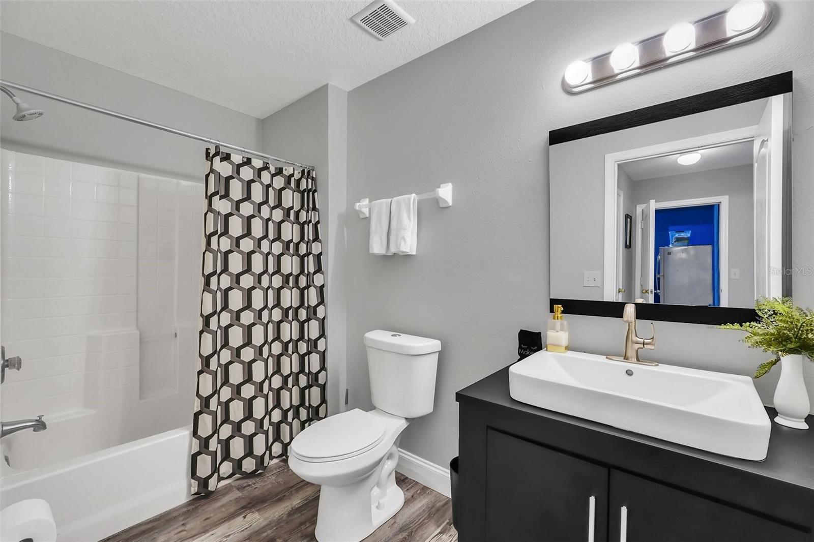 Image 33 of 36 For 242 Blue Jay Way