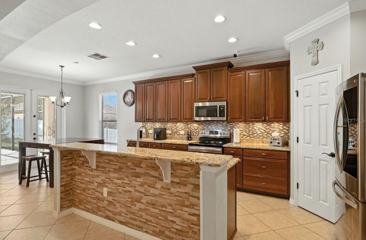 Image 4 of 25 For 2807 Falconhill Drive