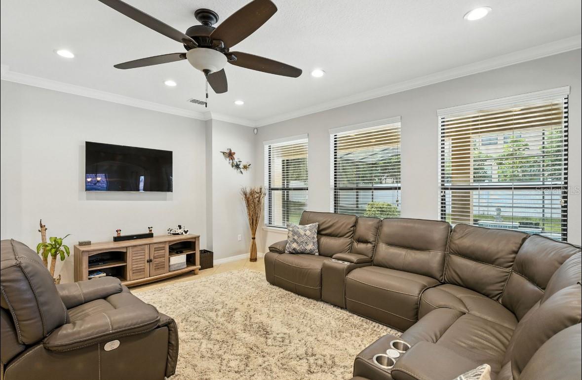 Image 7 of 25 For 2807 Falconhill Drive